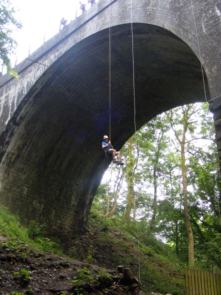 millers-dale-abseil-abseiling-in-the-peak-district-lalecu