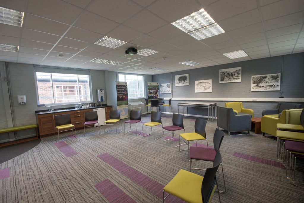Projector Screens For Small Meeting Rooms Projector Screens For Small Meeting Rooms