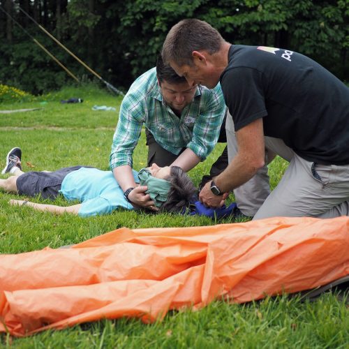 3 people practising first aid on a course